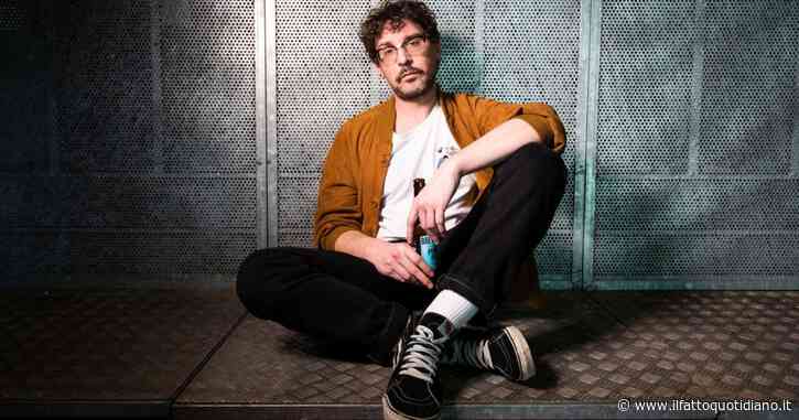 Willie Peyote a FqMagazine: “La pornostalgia? Quando il futuro non ti dà certezze, l’unica è guardarsi le spalle”