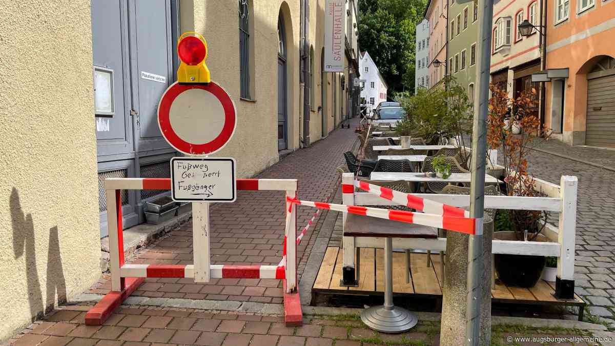 Gefahr in Verzug: Warum der Gehweg in der Schlossergasse in Landsberg gesperrt ist