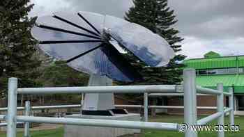 Solar flower provides power to Saskatoon high school while inspiring students - CBC.ca