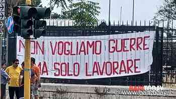 "Non vogliamo guerre, vogliamo lavorare": stop ai pescherecci in Puglia, protesta al porto di Bari - BariToday