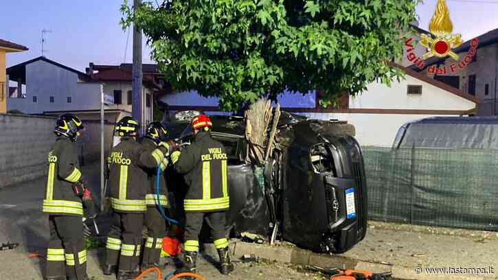 Schianto all’alba contro una pianta a Trecate, muore un cinquantenne - La Stampa