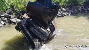 Passau - Nach 6 Jahren! Polizei fischt BMW aus der Donau - BILD