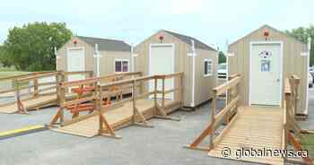 Kingston, Ont.’s sleeping cabin program settles into Centre 70 summer location - Global News