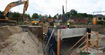 Aannemer plaatst nieuwe fietserstunnel Oudenbos onder de sporen - Het Laatste Nieuws
