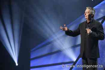 Comic Derek Edwards and the "stark terror" of standup - Belleville Intelligencer