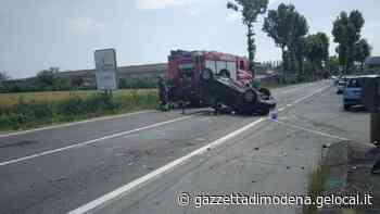 Carpi. Scontro tra auto Panda si ribalta Strada chiusa - La Gazzetta di Modena