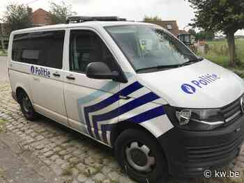 Man die commissaris politie Veurne opschept op motorkap krijgt twee jaar cel met uitstel - KW.be