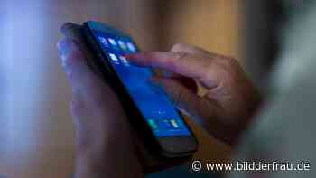 Smartphone-Apps belasten Akku: So trennen Sie sie vom Internet - bildderfrau.de - Bild der Frau