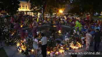 Mutter rettet ihre Kinder aus der Schule, während die Polizei draußen auf Verstärkung wartet