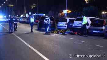 Marina di Massa, un morto e un ragazzo ferito grave nello scontro sul lungomare - Il Tirreno