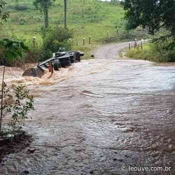 Caminhão tomba durante travessia de ponte no interior de Soledade - Portal Leouve