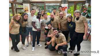 Continua la vacanza dell'attore statunitense Kevin Hart a Positano. Per lui un'ottima pizza al Ristorante "La Zagara" - Positanonews - Positanonews