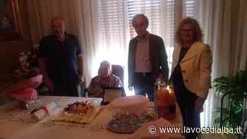 Bra, nonna Angela soffia su cento candeline, gli auguri del sindaco Fogliato - LaVoceDiAlba.it
