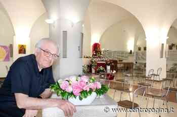 Don Maurizio Fileni traduce San Marco in dialetto jesino: 56 metri di versi nella chiesa di Castelbellino Stazione - Centropagina