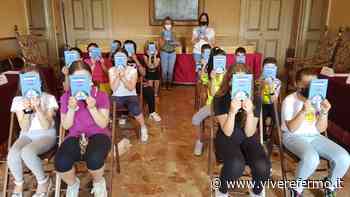 Monte San Pietrangeli: una Costituzione agli studenti della classe 5^ L primaria - Vivere Fermo