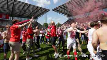 Aufstieg von Rot-Weiss Essen: Das Fußballglück kehrt zurück - Süddeutsche Zeitung - SZ.de