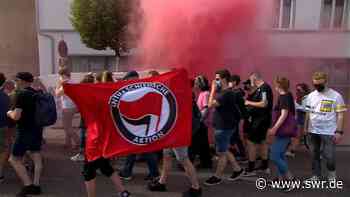 Demonstration in Ulm: Linke zünden Rauchbomben - SWR Aktuell