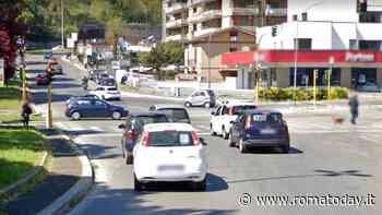 Incidente via Boccea: perde controllo dello scooter e sbatte contro marciapiede, grave 21enne