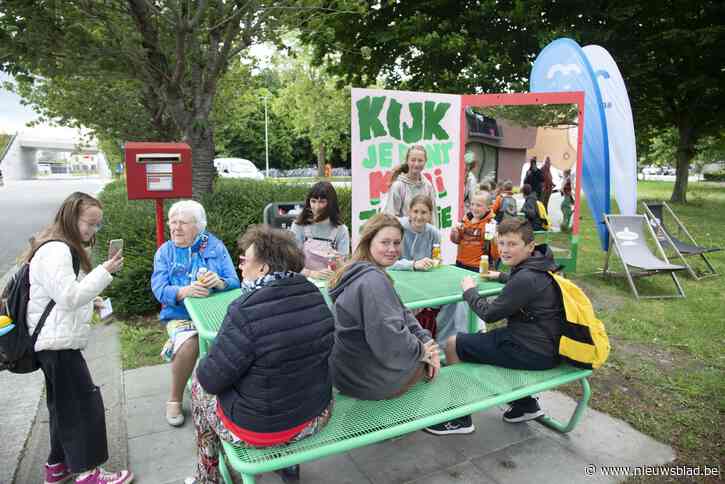 “Babbelbanken” maken de tongen los