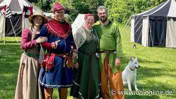 Nidderau: Mitglieder des Mittelaltervereins Porta Vitae entfliehen beim „Lager“ dem Alltagsstress - op-online.de