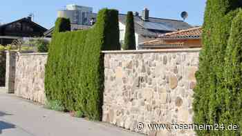 Wie hoch darf ein Gartenzaun sein? Kiefersfelden setzt eine Grenze - „Erschrecken“ über andere Gemeinden