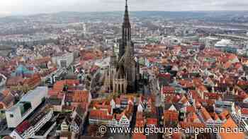 Mann greift Pfarrerin während Gottesdienst im Ulmer Münster mit Messer an