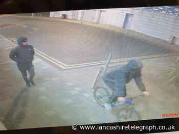 Four teens threatened with knives during midnight robbery