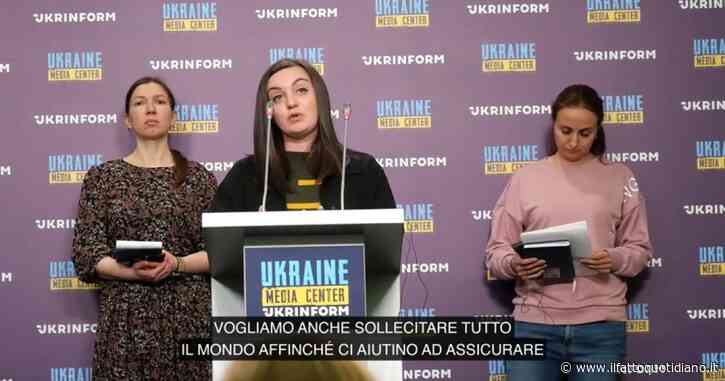 Guerra in Ucraina, le mogli e le sorelle dei soldati di Azovstal fondano il “Consiglio delle donne d’acciaio”: “Vogliamo riportarli a casa”