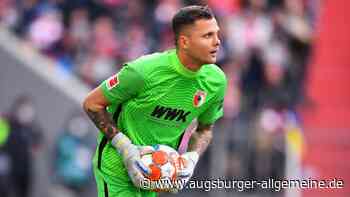 FC Augsburg: FCA-Keeper Gikiewicz mit Lewandowski-Trikot im Stadion von Barcelona | Augsburger Allgemeine - Augsburger Allgemeine