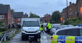 Police swarm Woodington Road on Sutton Coldfield’s Falcon Lodge estate - Birmingham Live
