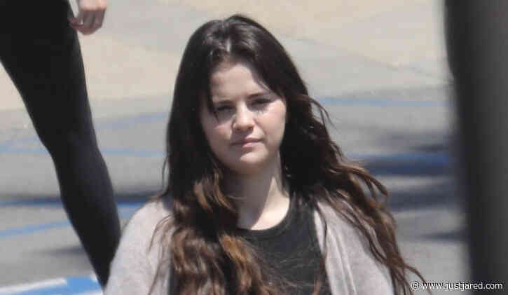 Selena Gomez Goes Casual for Memorial Weekend Grocery Run with Friends