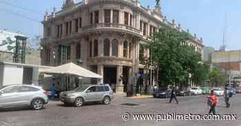 Vuelven las filas al drive thru en Monterrey y casos de Covid-19 repuntan - Publimetro México