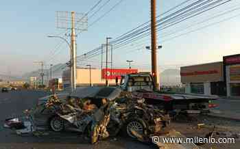 Conductor choca contra grúa y abandona su auto en Monterrey - Milenio