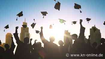 Rentner erhält Abschlusszeugnis mit 60 Jahren Verspätung