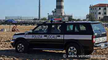 Sicurezza, degrado e venditori abusivi: agenti e steward in campo a Jesolo - VeneziaToday