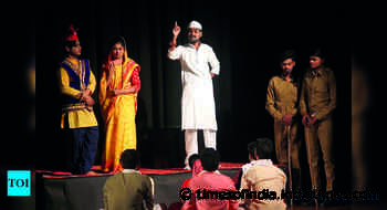 Play gives a peek into power games - Times of India