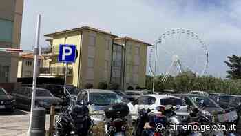 Marina di Cecina, scatta la sosta a pagamento negli stalli blu e nei parcheggi al mare - Il Tirreno