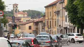 Seriate, incidente in moto in via Italia: ferito un 32enne. E in A4 un furgone perde il carico - Foto - L'Eco di Bergamo