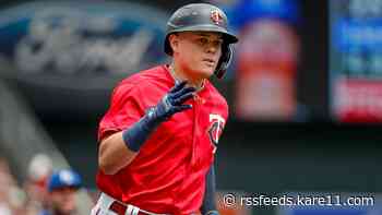 Gray dazzles before injury, Twins beat Royals 7-3