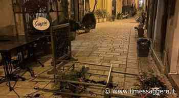Sora, vandali scatenati nel vicolo dove nacque De Sica: vasi e arredi scaraventati per terra - ilmessaggero.it