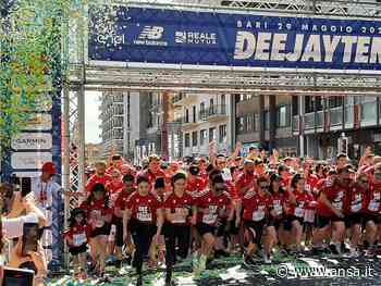 Quasi 7mila per Deejay ten Bari,sindaco corre con diretta Fb - Agenzia ANSA