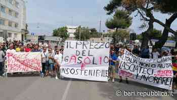 Bari, pescatori da tutta la Puglia per protestare contro il caro gasolio: "Siamo esasperati, così non si può … - La Repubblica