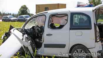 Peugeot rammt VW: Fahrer wird aus Auto geschleudert – insgesamt zwei Schwerverletzte