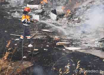 Ardea, incendio di rifiuti tossici e abitazioni evacuate: cosa è successo - Canale Dieci