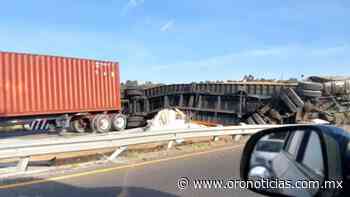 Tráiler vuelca sobre libramiento Apizaco-Huamantla » Oronoticias - Oronoticias