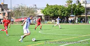 Gobernador Cuauhtémoc Blanco echa la cascarita con jóvenes de La Lagunilla, Cuernavaca - Diario de Morelos