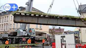 Stahlbau der alten Döllnitzbrücker in Oschatz demontiert - Leipziger Volkszeitung