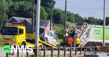 Bestelwagen Bpost rijdt in op vuilniswagen in Diest, bestuurder overleeft klap niet - VRT NWS