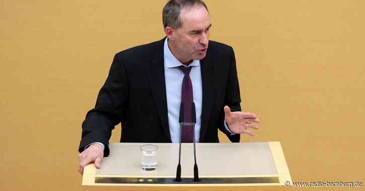 Aiwanger verteidigt Festhalten an umstrittener Windrad-Regel