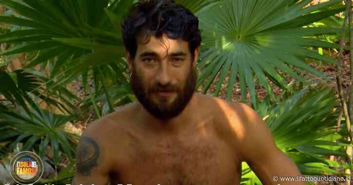 Isola dei famosi, Roger Balduino in infermeria per la caviglia: “Non sono uno che molla ma stare qui debole e con il piede rotto è difficile”